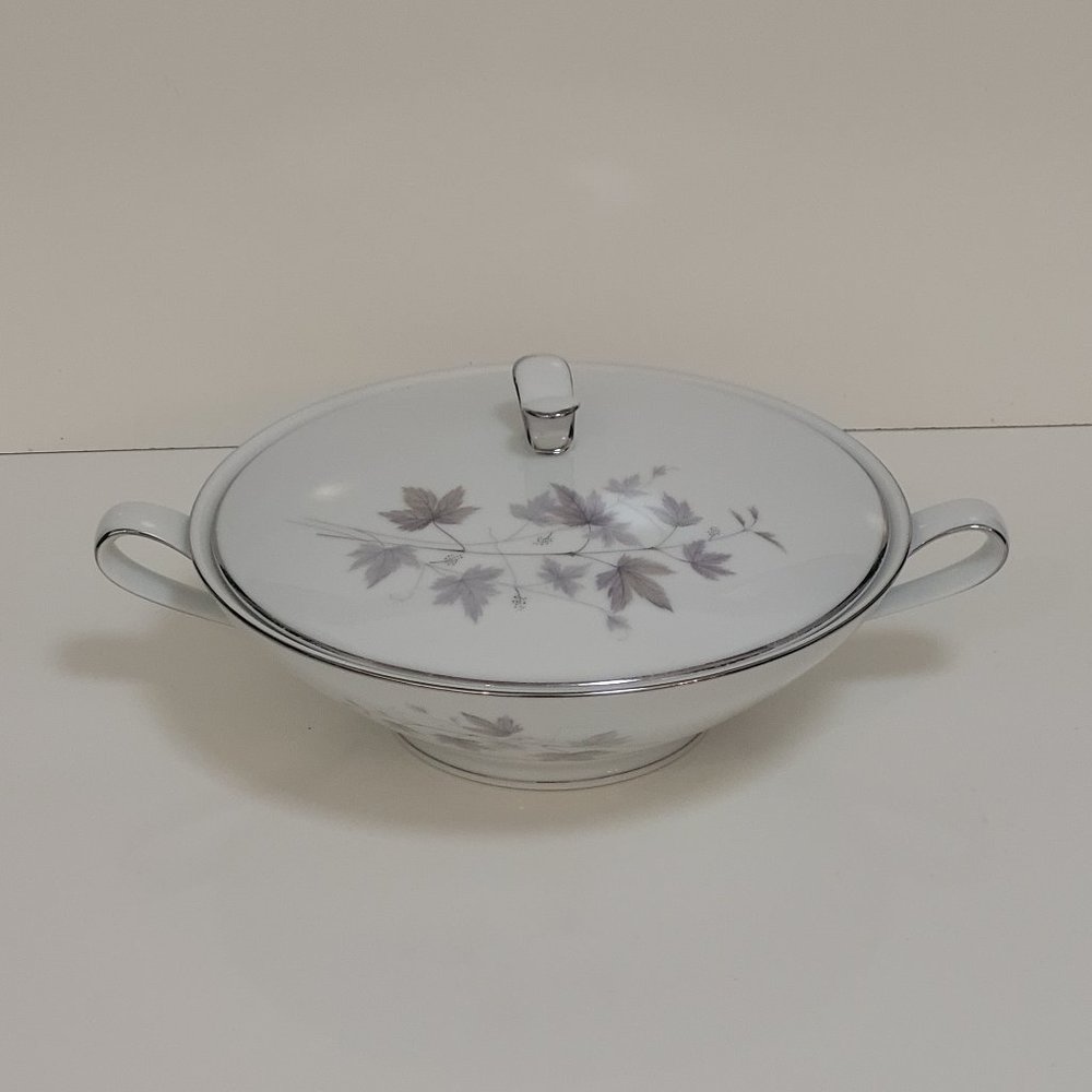 Noritake China Harwood 6312 Serving Dish with Lid White Tan & Gray Leaves